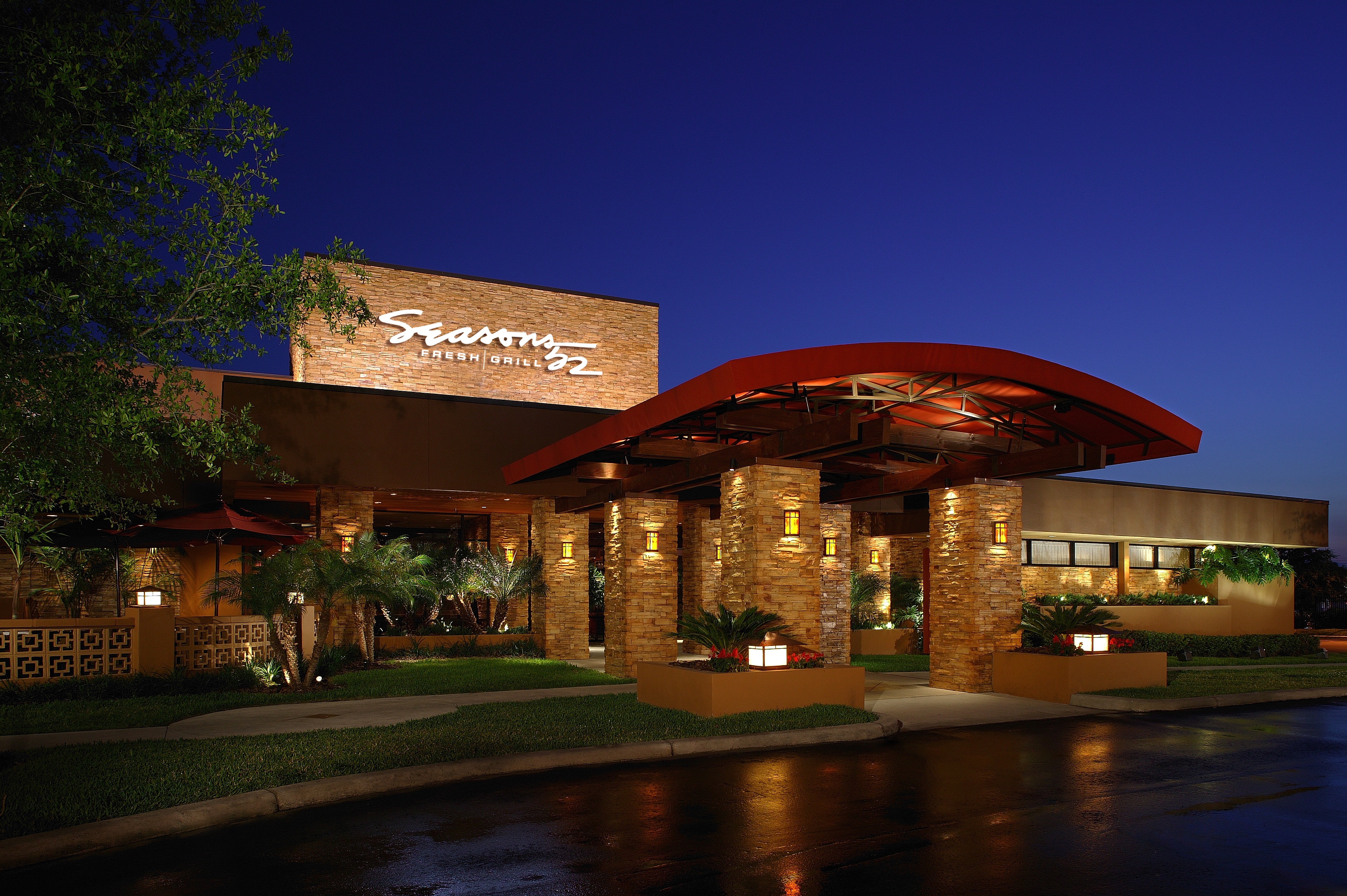 Seasons 52 Exterior